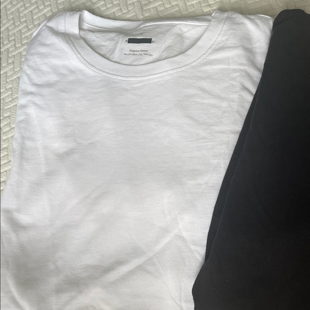 2 Everlane Slim Fit Crewneck White and Black Short Sleeve Tees, new - Picture 4 of 7